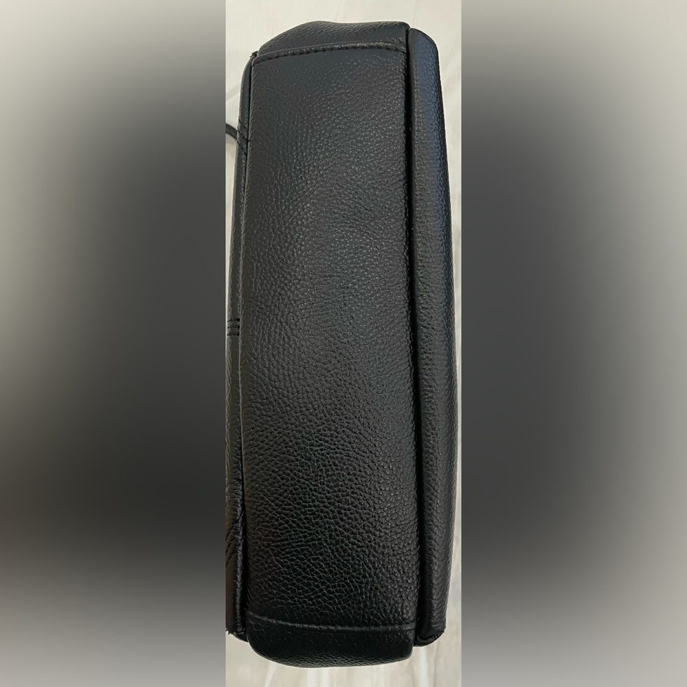 Elegant Black Cross Body Bag - Picture 7 of 16